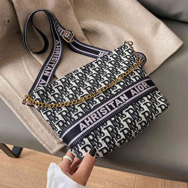 purses wind new wide shoulder belt foreign style letter fashion chain sling shoulder messenger women's bag
purses wind new wide shoulder belt foreign style letter fashion chain sling shoulder messenger women's bag