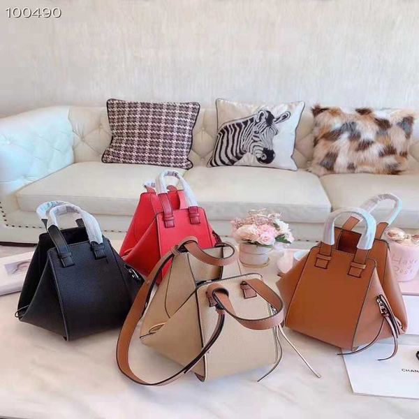 2022 woman boston bags genuine leather fashionable messenger bag new largecapacity contrast color pure color single shoulder
2022 woman boston bags genuine leather fashionable messenger bag new largecapacity contrast color pure color single shoulder