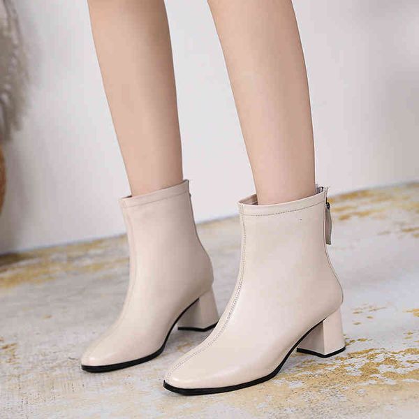 slippers martin boots women's british cow leather square head thick heel short autumn and winter plush large 7cns, Black
slippers martin boots women's british cow leather square head thick heel short autumn and winter plush large 7cns, Black