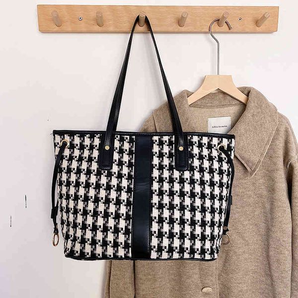 2022 factory wholesale new capacity shoulder winter korean version fashion versatile lattice tote large bag women s women's bag
2022 factory wholesale new capacity shoulder winter korean version fashion versatile lattice tote large bag women s women's bag