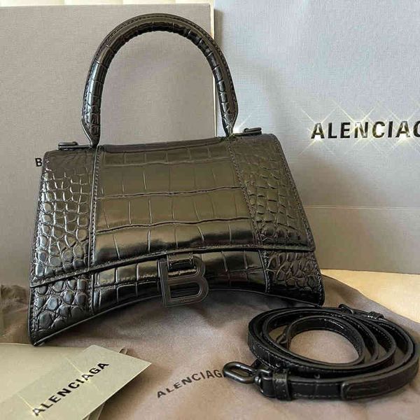 bom0 leather women's bag 2022 early spring new fashion versatile b home crocodile hourglass bag messenger b-shaped portable
bom0 leather women's bag 2022 early spring new fashion versatile b home crocodile hourglass bag messenger b-shaped portable