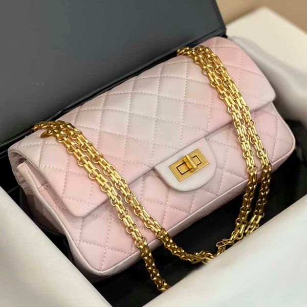25cm women 2.55 flap crossbody designer bags cowhide gold-tone metal chains classic handbags handbag monochromatic and multi-color totes sho
25cm women 2.55 flap crossbody designer bags cowhide gold-tone metal chains classic handbags handbag monochromatic and multi-color totes sho