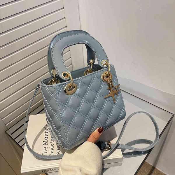 bag fashion embroidered thread portable single shoulder diagonal cross new lacquer leather princess bag lingge versatile women's luxury
bag fashion embroidered thread portable single shoulder diagonal cross new lacquer leather princess bag lingge versatile women's luxury