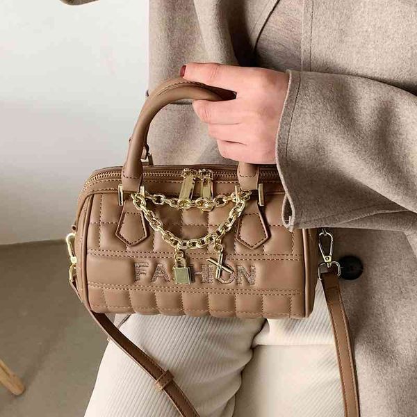 women's fashion personality trend brand bag wholesale 2022 new versatile portable pillow rhombic lattice texture msenger
women's fashion personality trend brand bag wholesale 2022 new versatile portable pillow rhombic lattice texture msenger
