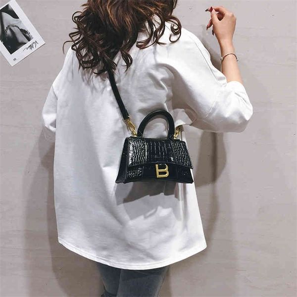 masilan handbags designer balenciga ai san messenger versatile hourglass bag women's summer 2022 fashion exquisite crocodile patterns
masilan handbags designer balenciga ai san messenger versatile hourglass bag women's summer 2022 fashion exquisite crocodile patterns