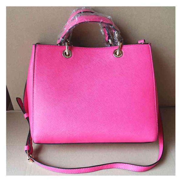 2022 new women's cross pattern leather hand single shoulder messenger chain hawksbill shell bag diana bag fashion luxury designer
2022 new women's cross pattern leather hand single shoulder messenger chain hawksbill shell bag diana bag fashion luxury designer