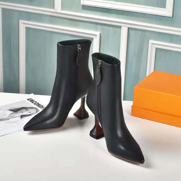 2022 women pointed-toe leather boots ankle boots cubic heel pointed toes side zip leather sole booties women luxury designer boots no388, Black
2022 women pointed-toe leather boots ankle boots cubic heel pointed toes side zip leather sole booties women luxury designer boots no388, Black