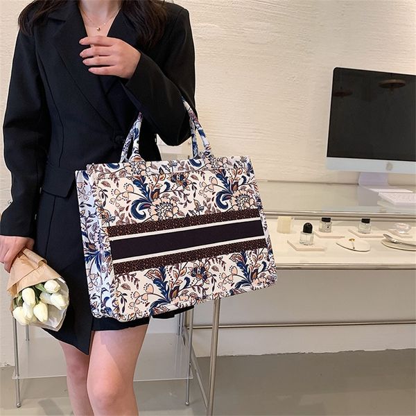 women's style simple fashion trend texture canvas embroidered large capacity tote 70% off wholesale sales
women's style simple fashion trend texture canvas embroidered large capacity tote 70% off wholesale sales
