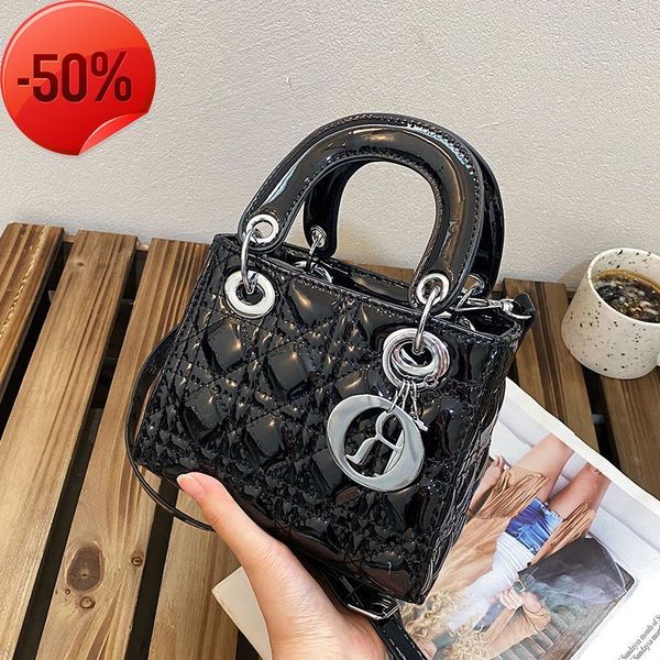 designer bag star 2022 new embroidered diana bright face foreign style women's bag msenger small square portable mini fragrancetote pur 
designer bag star 2022 new embroidered diana bright face foreign style women's bag msenger small square portable mini fragrancetote pur