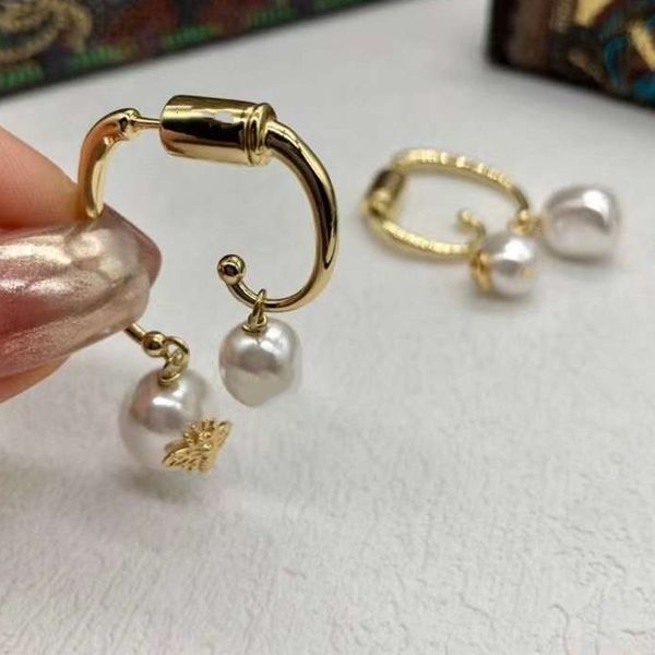 brand designer earrings chandelier new luxury big pearl small bee pendant designer stud earrings women's party wedding jewelry gifts ne, Silver
brand designer earrings chandelier new luxury big pearl small bee pendant designer stud earrings women's party wedding jewelry gifts ne, Silver