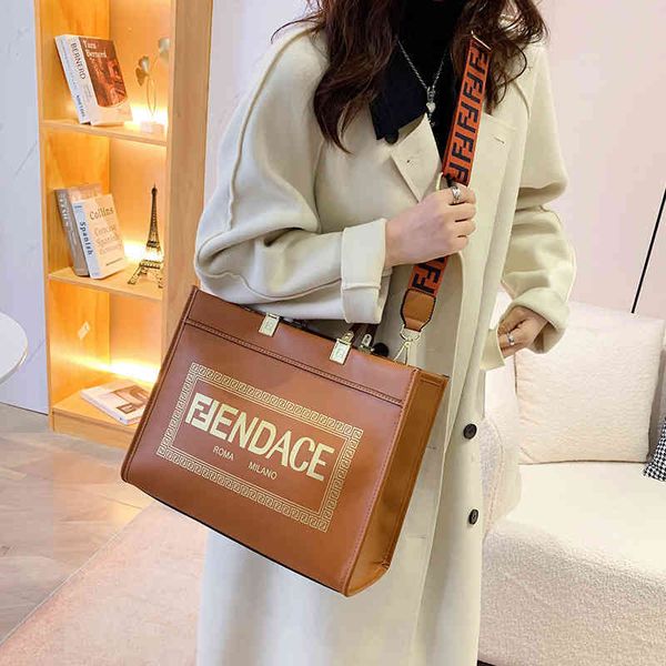 2022 new designer handbags large capacity female new fashion letter printed tote bags diagonal straddle for portable women
2022 new designer handbags large capacity female new fashion letter printed tote bags diagonal straddle for portable women