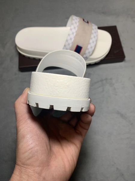 2022 mens womans rubber slipper soft massage slides sandals shoes non slip summer beach outdoor cool slippers fashion wide flat flip flops w, Black
2022 mens womans rubber slipper soft massage slides sandals shoes non slip summer beach outdoor cool slippers fashion wide flat flip flops w, Black
