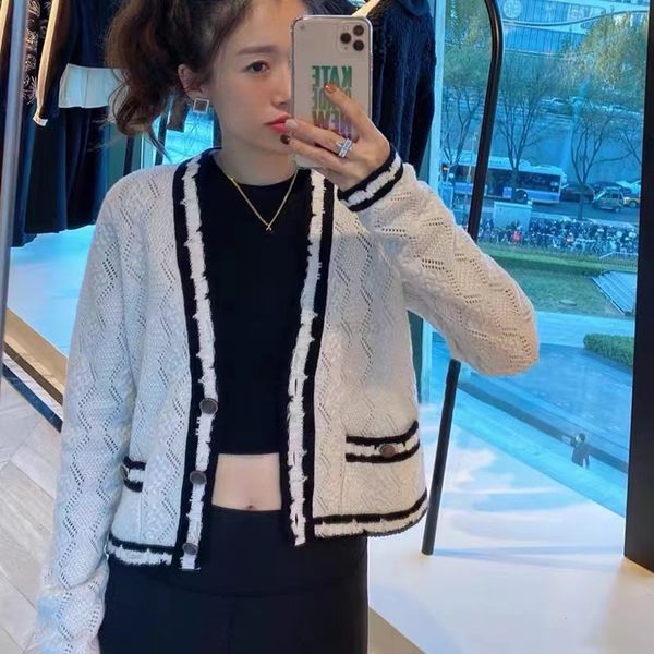 women's knits & tees designer early spring xiaoxiang family celebrity style knitted cardigan v-neck hollow jacquard short versatile out, White
women's knits & tees designer early spring xiaoxiang family celebrity style knitted cardigan v-neck hollow jacquard short versatile out, White