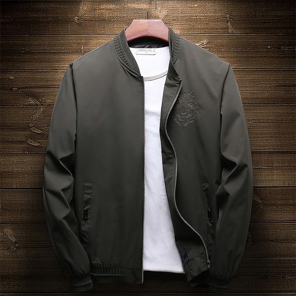 2020 new men's bomber zipper jacket for men brand clothing casual mens jacket coat embroidery quality outerwear male black lj201013, Black;brown
2020 new men's bomber zipper jacket for men brand clothing casual mens jacket coat embroidery quality outerwear male black lj201013, Black;brown