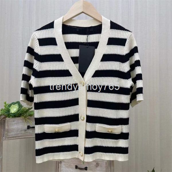 women's knits & tees high edition spring and summer v-neck single row gold button classic black white stripe short sleeved knitted card
women's knits & tees high edition spring and summer v-neck single row gold button classic black white stripe short sleeved knitted card