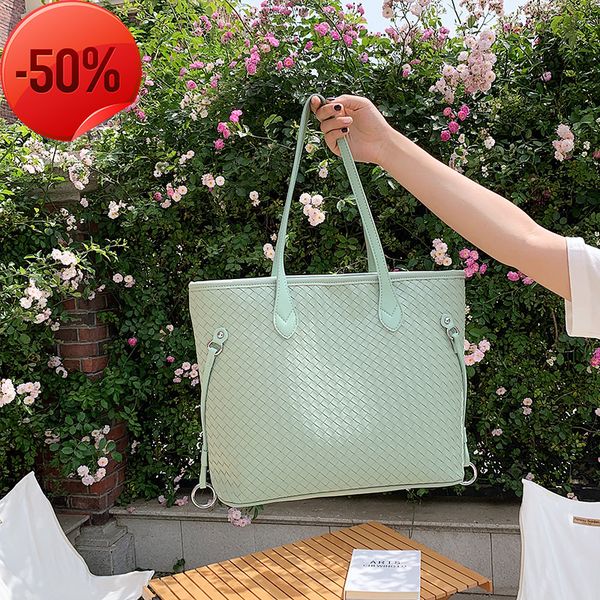 luxury designertexture net red envelope women 2022 new fashion large capacity shopping single shoulder foreign style portable tote bag
luxury designertexture net red envelope women 2022 new fashion large capacity shopping single shoulder foreign style portable tote bag