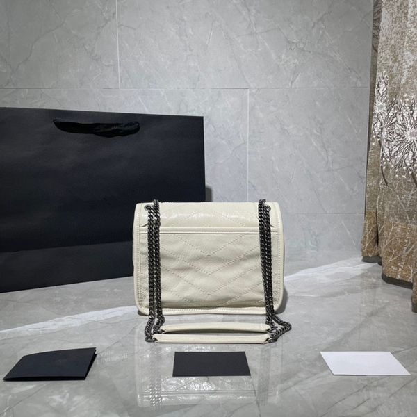 new women's bags messenger shoulder bag oil wax leather retro chain bag lady oblique handbag 
new women's bags messenger shoulder bag oil wax leather retro chain bag lady oblique handbag
