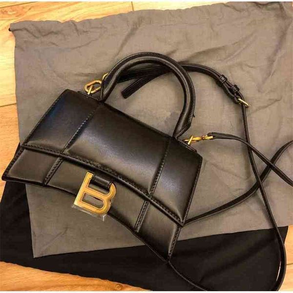 2022ss italy balencigas's handbags designer 2022 bag fashion b family high version women's crocodile hourglass leather one shoulde
2022ss italy balencigas's handbags designer 2022 bag fashion b family high version women's crocodile hourglass leather one shoulde