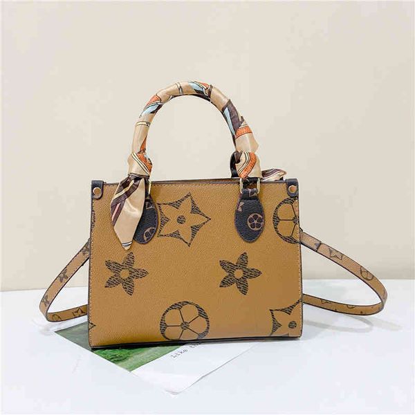 classic women's old flower small hand color matching tote bag high sense printed messenger bag
classic women's old flower small hand color matching tote bag high sense printed messenger bag