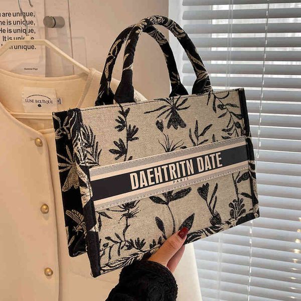 new fashion trend luxury brand designer bag wholesale canvas women's large capacity 2022 texture style shoulder college class tote
new fashion trend luxury brand designer bag wholesale canvas women's large capacity 2022 texture style shoulder college class tote
