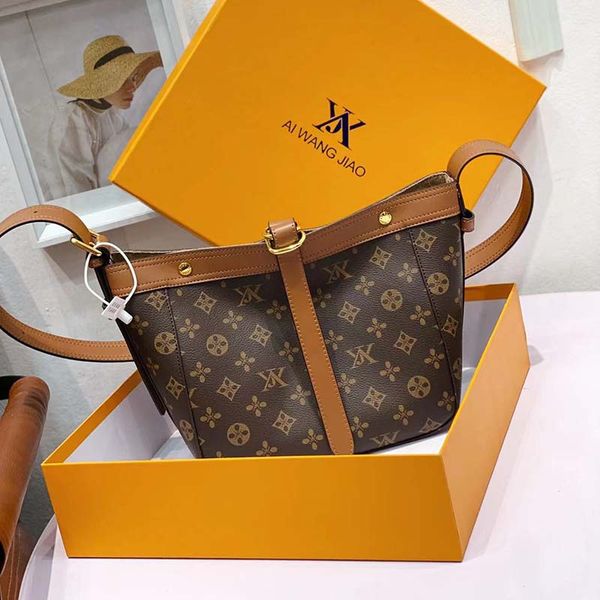 brand women's bag 2022 explosions retro reading high-capacity casual bucket bag shoulder messenger bag
brand women's bag 2022 explosions retro reading high-capacity casual bucket bag shoulder messenger bag