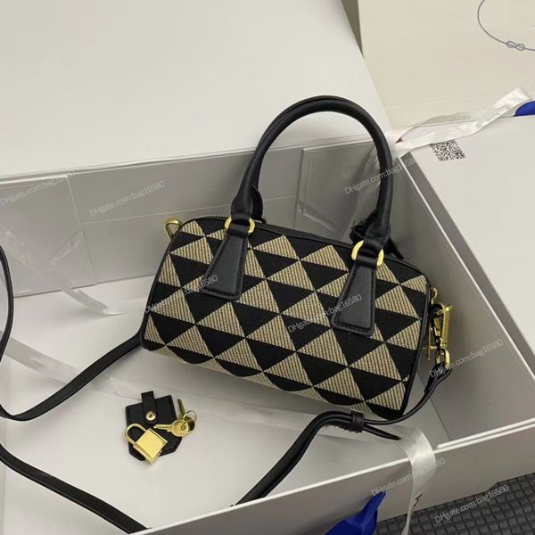 designers women shoulder tote bags lady embroidery canvas bag fashion classic handbags ladies crossboby travel shopping bag practical 20cm
designers women shoulder tote bags lady embroidery canvas bag fashion classic handbags ladies crossboby travel shopping bag practical 20cm