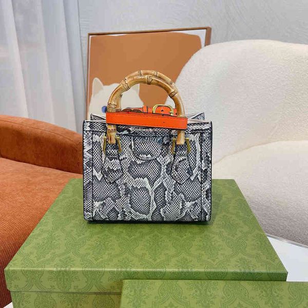 shoulder bag designer handbag women crossbody bags black ladies messenger bag wallet fashion all-match bamboo solid color purses 220516
shoulder bag designer handbag women crossbody bags black ladies messenger bag wallet fashion all-match bamboo solid color purses 220516