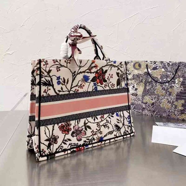 designers shoulder bags woman fashion classic handbags embroidery limited edition lady handbag high capacity travel shopping bag practical t
designers shoulder bags woman fashion classic handbags embroidery limited edition lady handbag high capacity travel shopping bag practical t