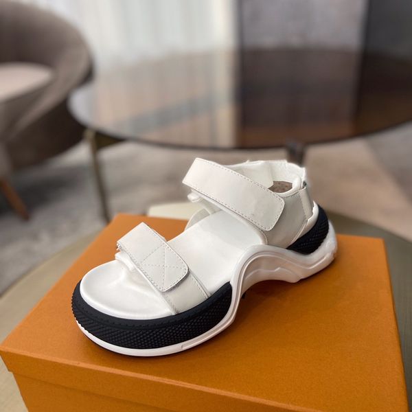 2022 women latest summer sandal thick heel genuine leather simple fashion style black white color
2022 women latest summer sandal thick heel genuine leather simple fashion style black white color