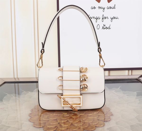 2022 women's fashion new mini bag baguette pin buckle one shoulder cross hand carry
2022 women's fashion new mini bag baguette pin buckle one shoulder cross hand carry