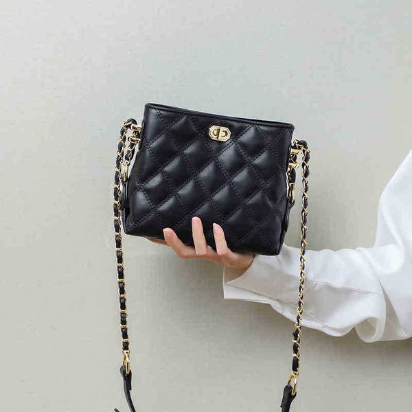 women's leather bag 2022 summer new versatile fashion chain single shoulder messenger small square bags shoulder tote handbags for wome
women's leather bag 2022 summer new versatile fashion chain single shoulder messenger small square bags shoulder tote handbags for wome