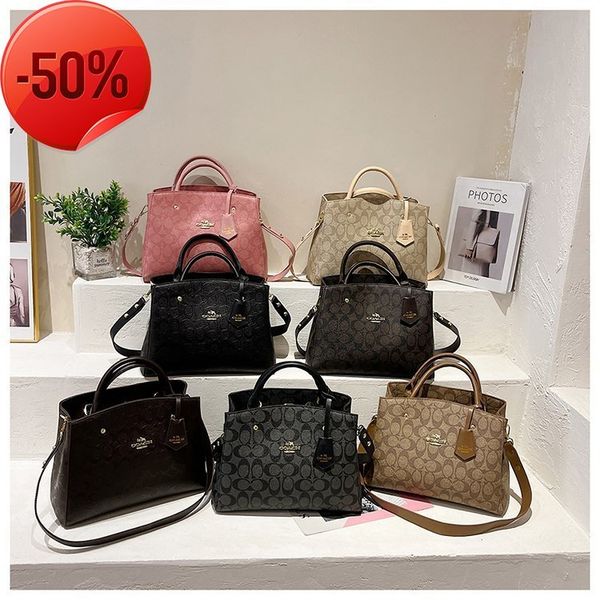 the factory directly high sense printing large capacity indentation armpit diana one shoulder portable bag new fashion
the factory directly high sense printing large capacity indentation armpit diana one shoulder portable bag new fashion