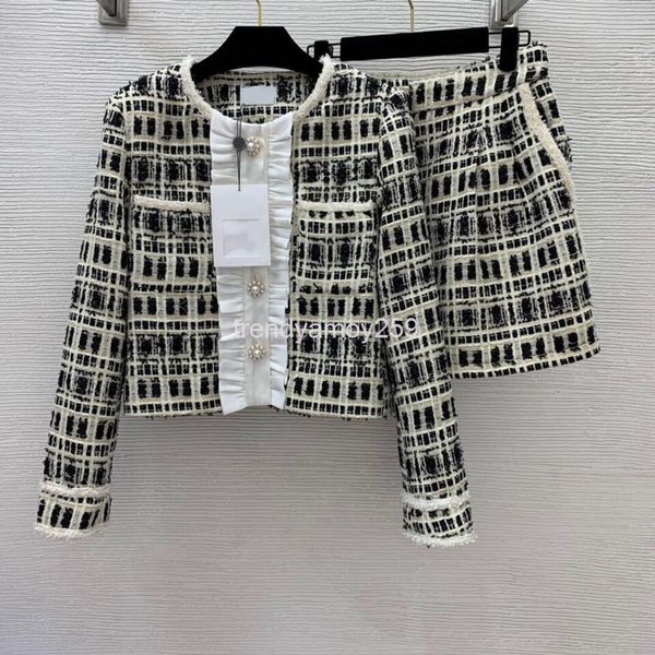 women's two piece pants tweed plaid suit round neck wood ear edge splicing short coat with high waist and wide leg shorts, White
women's two piece pants tweed plaid suit round neck wood ear edge splicing short coat with high waist and wide leg shorts, White
