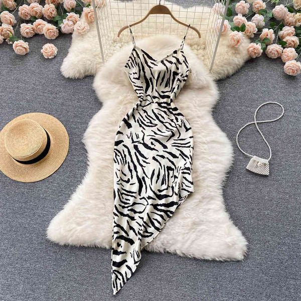 casual dresses irregular zebra pattern suspender skirt women's summer v-neck temperament is thin and small, waist closing a-shaped dres, Black;gray
casual dresses irregular zebra pattern suspender skirt women's summer v-neck temperament is thin and small, waist closing a-shaped dres, Black;gray
