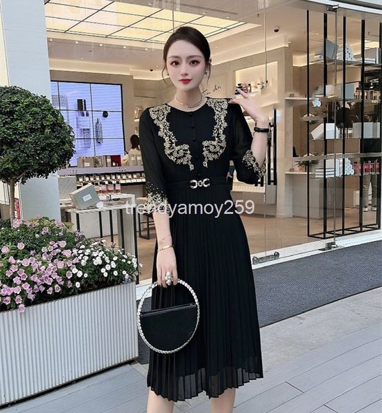 casual dresses spring and summer women's round neck short sleeve embroidery fashion dress, Black;gray
casual dresses spring and summer women's round neck short sleeve embroidery fashion dress, Black;gray