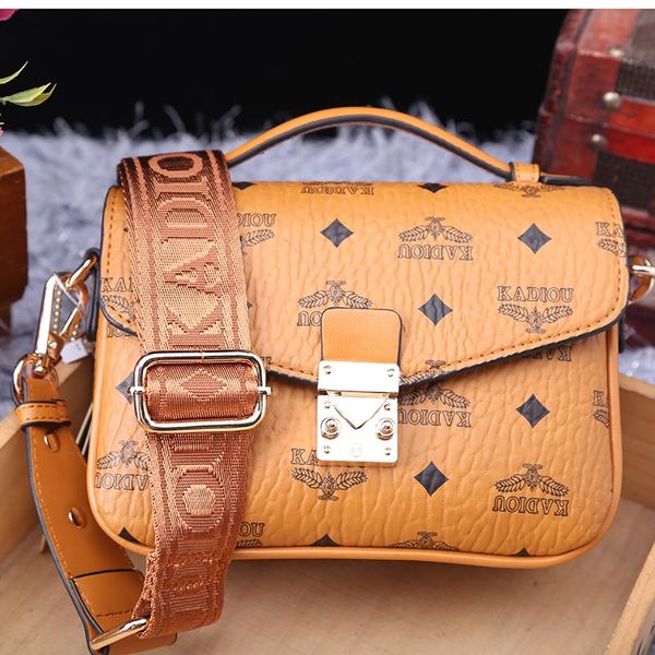 genuine leather women flaps 2023 fashion all match retro prints single shoulder bag ladies designer purses and messenger bags c
genuine leather women flaps 2023 fashion all match retro prints single shoulder bag ladies designer purses and messenger bags c