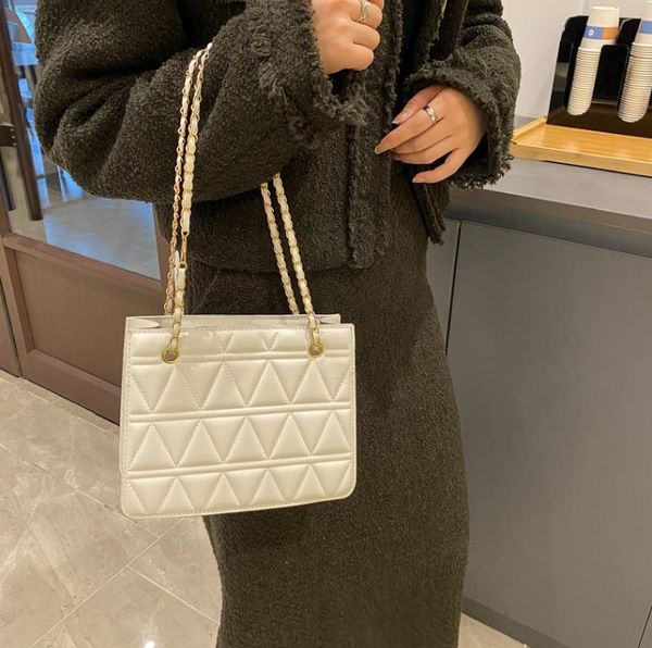 cross body rhombus lattice chain shoulder bags for women quilted handbags pu leather square brand female bag
cross body rhombus lattice chain shoulder bags for women quilted handbags pu leather square brand female bag