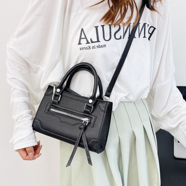 designer bags women's 2022 summer new fashion handbag street trend motorcycle leisure versatile one shoulder messenger
designer bags women's 2022 summer new fashion handbag street trend motorcycle leisure versatile one shoulder messenger