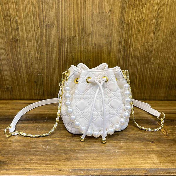 family's new pearl advanced sense drawstring bucket xiaoxiangfeng chain fashion versatile lingge single shoulder bag luxury designer
family's new pearl advanced sense drawstring bucket xiaoxiangfeng chain fashion versatile lingge single shoulder bag luxury designer