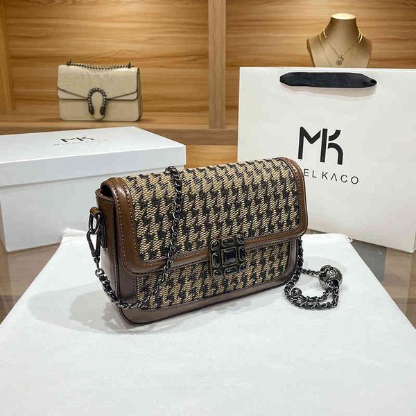handbags 2022 new design high sense sling one shoulder messenger women's lattice chain small square
handbags 2022 new design high sense sling one shoulder messenger women's lattice chain small square