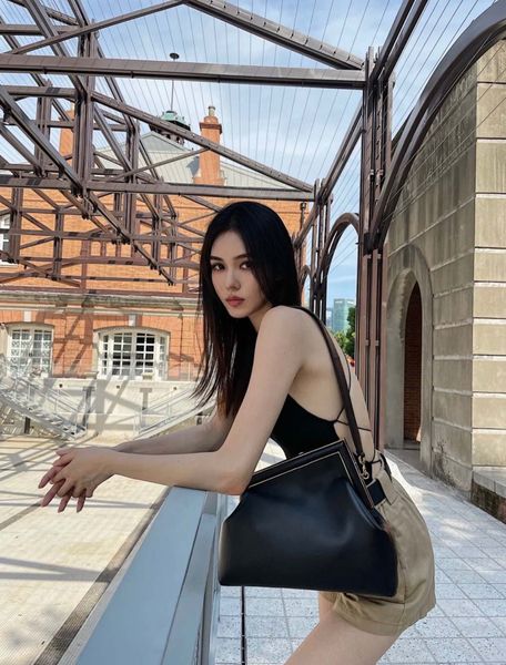 2022 luxury designer handbags crossbody bags clutch bag metal hemming genuine leather fashion women handbag ladies single shoulder messenger
2022 luxury designer handbags crossbody bags clutch bag metal hemming genuine leather fashion women handbag ladies single shoulder messenger