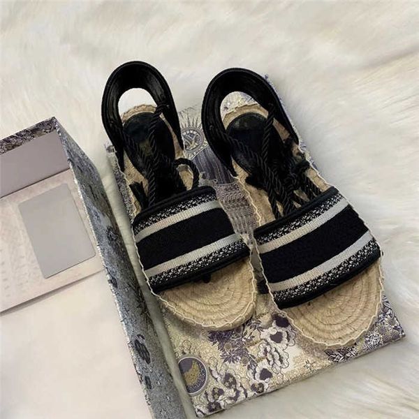 luxurys designers embroidered women sandals summer ankle strap straw sandal slides with correct flower box and dust bag classics flat, Black
luxurys designers embroidered women sandals summer ankle strap straw sandal slides with correct flower box and dust bag classics flat, Black