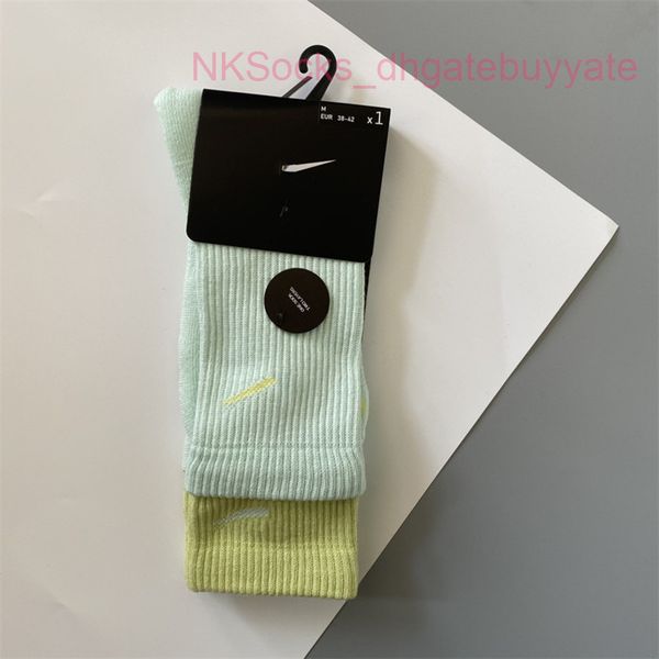 classic fashion men socks hook brand color stitched men's women's long tube sports training sock street couple middle tubes luxury, Black
classic fashion men socks hook brand color stitched men's women's long tube sports training sock street couple middle tubes luxury, Black