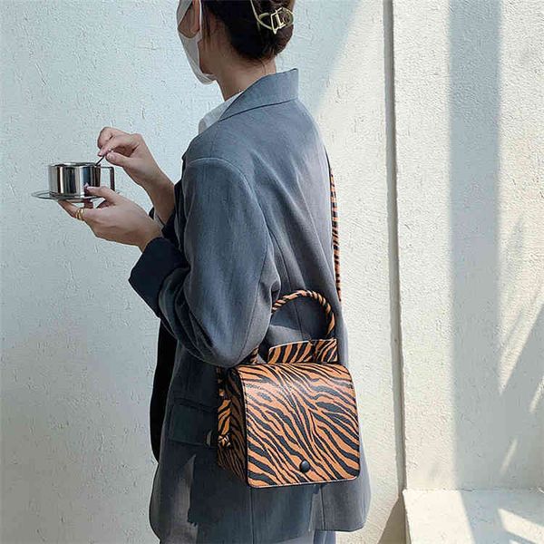 ladies fashion personality trend new brand bag wholesale women's version and winter 2022 handbag single shoulder pattern cross square
ladies fashion personality trend new brand bag wholesale women's version and winter 2022 handbag single shoulder pattern cross square