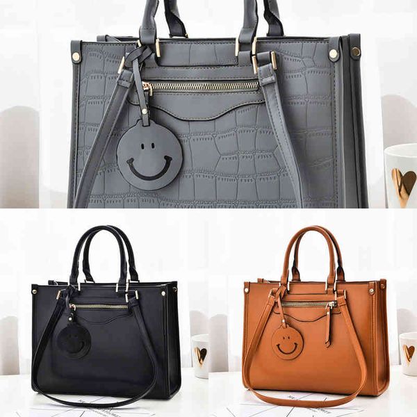 portable new fashion shoulder capacity personalized simple women's fashion trend ladies wild factory direct sale purses and handbags la
portable new fashion shoulder capacity personalized simple women's fashion trend ladies wild factory direct sale purses and handbags la