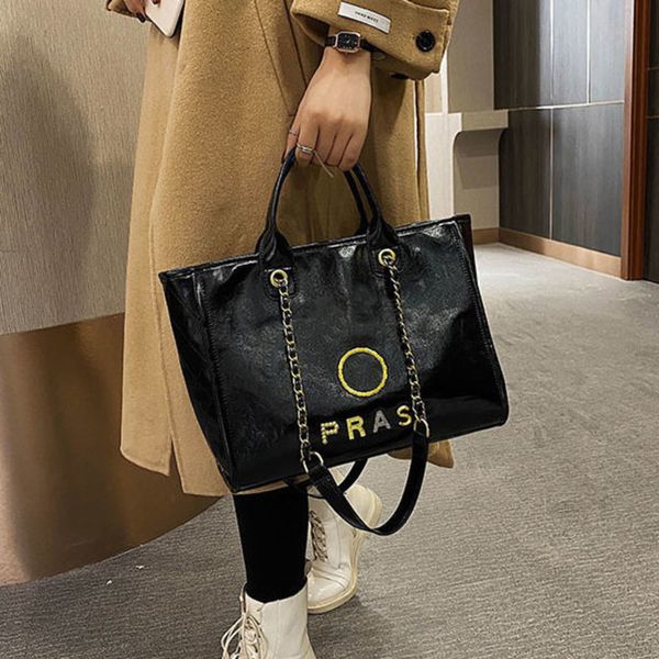 luxury fashion women's handbags evening bags ch designer metal letter badge tote bag small mini body leather beach handbag large female
luxury fashion women's handbags evening bags ch designer metal letter badge tote bag small mini body leather beach handbag large female