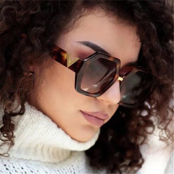 luxury women accessories casual sunglasses men and women's luxury glasses uv 400 fashion brand sunshade mirror 673, White;black
luxury women accessories casual sunglasses men and women's luxury glasses uv 400 fashion brand sunshade mirror 673, White;black
