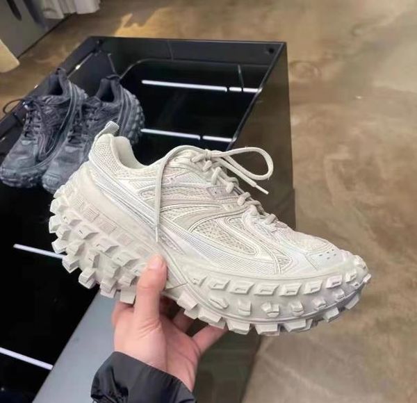 2022 paris mens defender rubber platform runner shoes designers casual sneakers tire sole luxury sports leather womens basketball running tr
2022 paris mens defender rubber platform runner shoes designers casual sneakers tire sole luxury sports leather womens basketball running tr