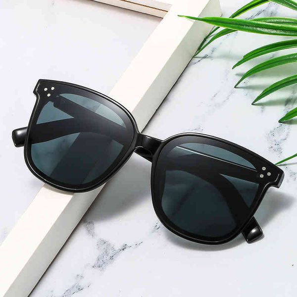 623-6 special new fashion sunglass large frame sunglass men's and women's sunglass sun visors, White;black
623-6 special new fashion sunglass large frame sunglass men's and women's sunglass sun visors, White;black