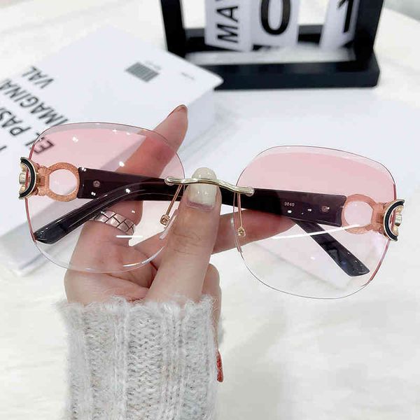 2022 fashion brand design sunglasses factory direct sales trendy clothing 2022 new frameless trend uv, White;black
2022 fashion brand design sunglasses factory direct sales trendy clothing 2022 new frameless trend uv, White;black